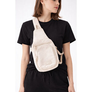 Reebok Crossbody Sling Bag Beige Claro 3.1L Nylon Ligera Bolsa Unisex /01